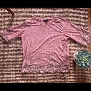 Soft pinkT-shirt with lace trim - like new